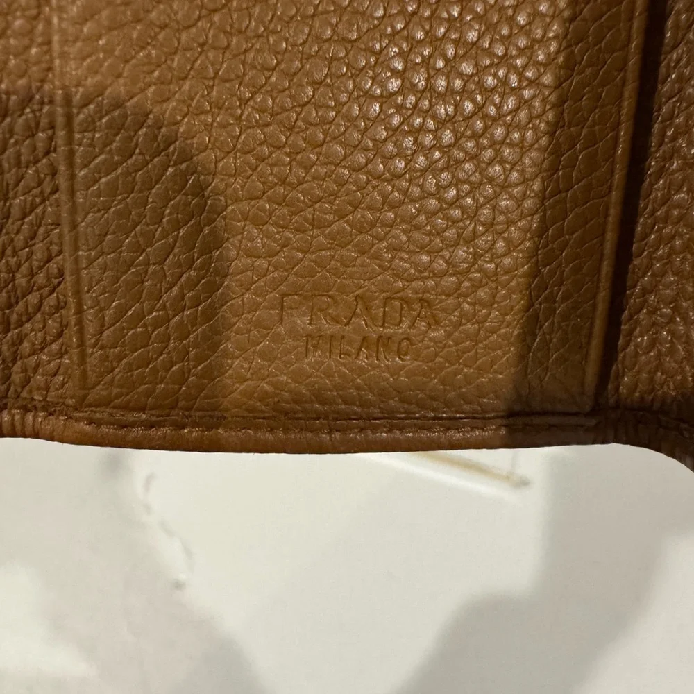 PRADA RARE Color 6 Ring Key/Card Holder Pebble Leather in Carmel Color - Picture 5 of 5